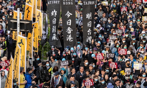 Protesty w Hongkongu; policja użyła armatki wodnej i gazu pieprzowego