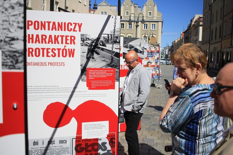 Tu rodziła się Solidarność. Wystawa na opolskim rynku