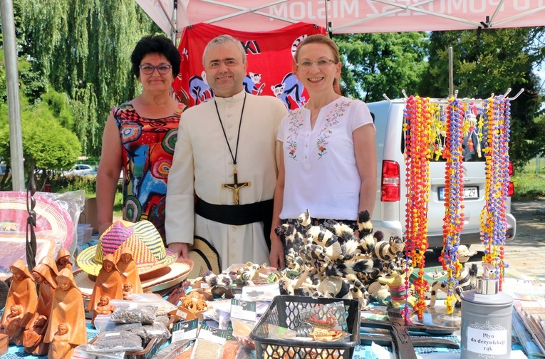 Na Popowicach u oblatów poczuli tropikalny wiatr