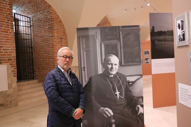 Wystawa fotografii Adama Bujaka, poświęconych Karolowi Wojtyle