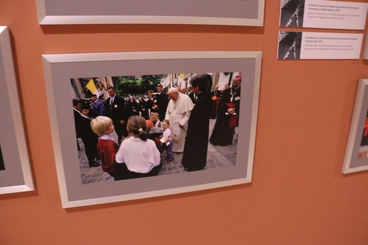 Wystawa fotografii Adama Bujaka, poświęconych Karolowi Wojtyle
