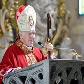 Bp Ignacy Dec w bazylice strzegomskiej.