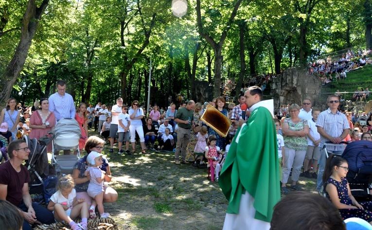 Pielgrzymka dzieci na Górę Świętej Anny