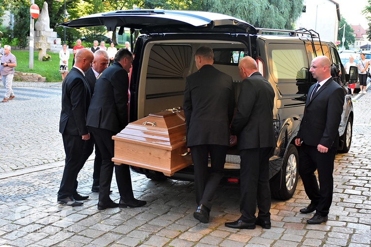 Strzegom. Eksporta ciała ks. Marka Żmudy