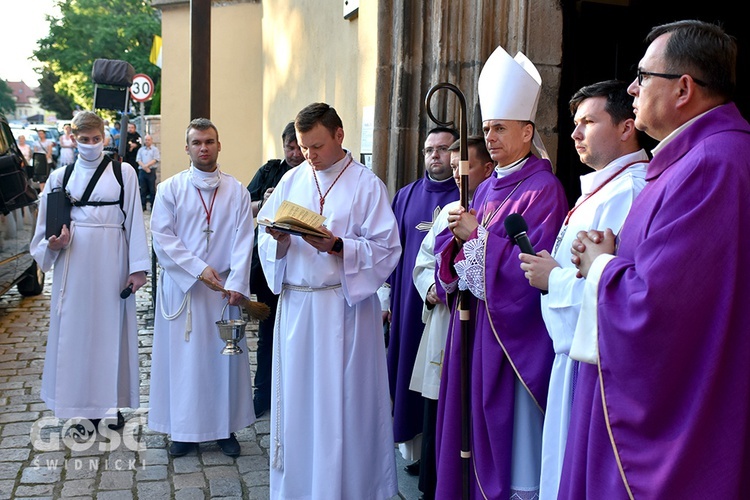 Strzegom. Eksporta ciała ks. Marka Żmudy