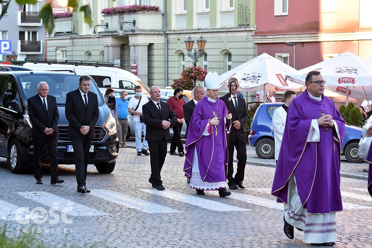 Strzegom. Eksporta ciała ks. Marka Żmudy