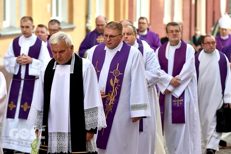 Strzegom. Eksporta ciała ks. Marka Żmudy