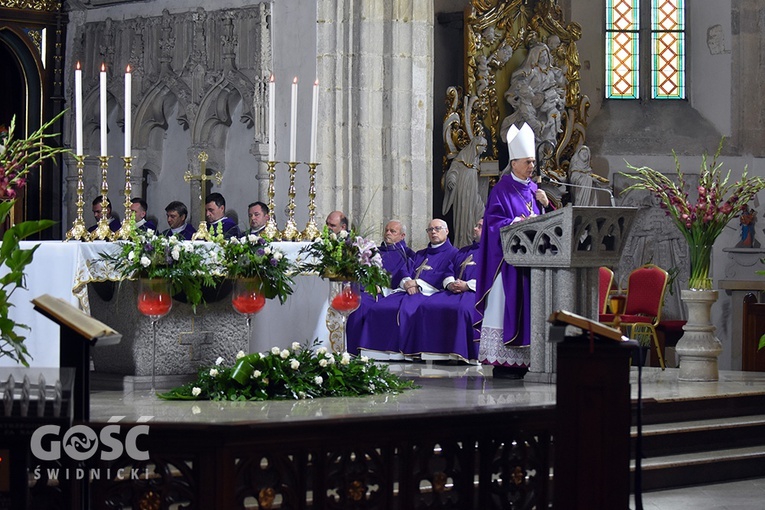 Strzegom. Eksporta ciała ks. Marka Żmudy