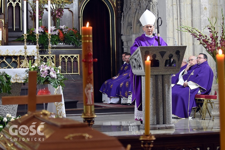 Strzegom. Eksporta ciała ks. Marka Żmudy