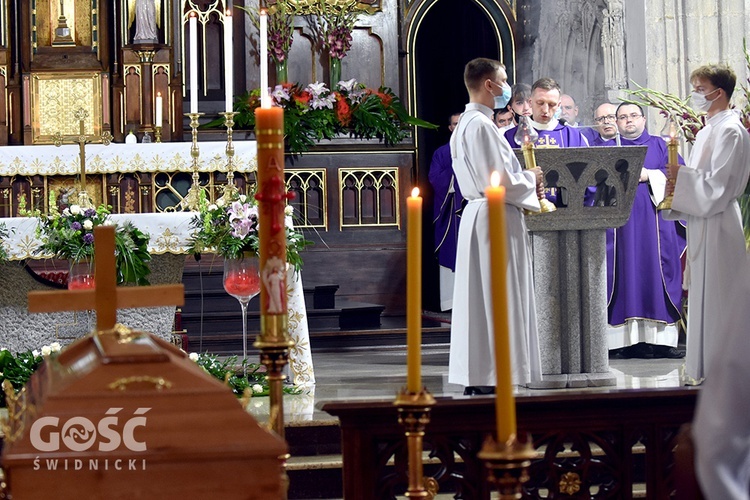 Strzegom. Eksporta ciała ks. Marka Żmudy