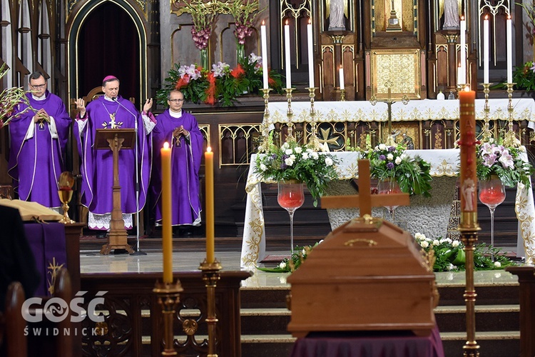 Strzegom. Eksporta ciała ks. Marka Żmudy