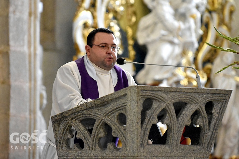 Strzegom. Eksporta ciała ks. Marka Żmudy