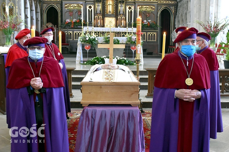 Strzegom. Eksporta ciała ks. Marka Żmudy