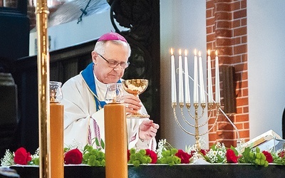 ▲	Mszy Świętej w kołobrzeskiej bazylice przewodniczył bp Edward Dajczak.