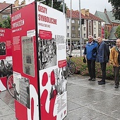 ▲	Prezentacja obejmuje najważniejsze krajowe wydarzenia lata 1980 roku.