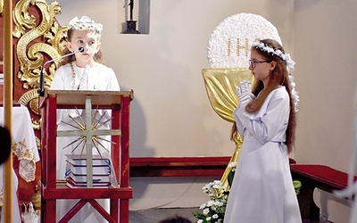 ▲	Pierwsze Komunie św. w tym roku w wielu parafiach odbywają się w mniejszych grupach.