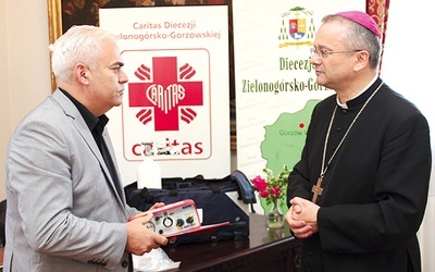 ▲	Przekazanie urządzenia odbyło się w Kurii Biskupiej  w Zielonej Górze.
