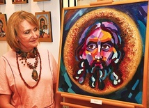 ◄	– Tak mnie to pochłonęło, że trwa do dziś – mówi o swojej pasji pani Teresa. „Mandylion” – największy obraz świebodzińskiej wystawy.
