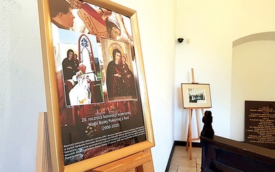 Ekspozycja przypomina o koronacji rudzkiego obrazu i wizycie Jana Pawła II w Gliwicach.