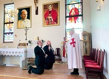 Ślubowanie nowicjuszy w ełganowskiej  świątyni.