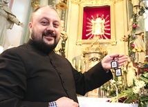 ▲	Od kilku lat proboszczem parafii i kustoszem tego miejsca jest ks. Andrzej Zych.