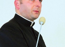 ▲	Ks. Damian Migacz zapowiadał powstanie aplikacji podczas konferencji w październiku 2018 roku.