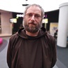 Uczestnicy przygotowania, które trwa od 4 lipca, będą mieli okazję wesprzeć Caritas Archidiecezji Wrocławskiej. – Chcemy przekonać narzeczonych, aby zamiast kupować kwiaty, goście weselni wsparli zbiórkę na rzecz Caritas – mówi o. Grabiec.