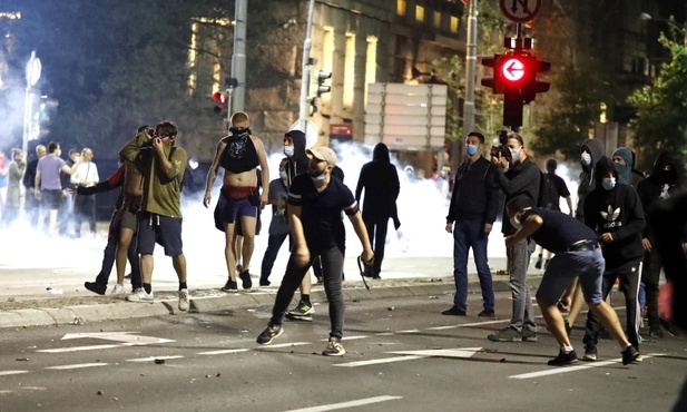 Na ulicach Belgradu protestowano przeciwko godzinie policyjnej