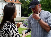 Dziennikarka Radia Łódź Agata Gwizdała i Piotr Fronczewski w pałacu w Nieborowie opowiadają, jak powstawała "Akademia Pana Kleksa".