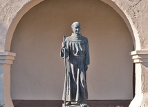 Statua Junipera Serry w Santa Inés Mission w Santa Ynez w Kalifornii.