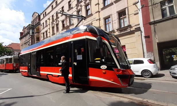 Bytom. Najkrótsza linia tramwajowa w Europie, linia 38 doposażona w dwa nowoczesne wagony