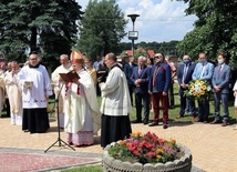 Rocznicowym obchodom przewodniczył bp Henryk Tomasik.