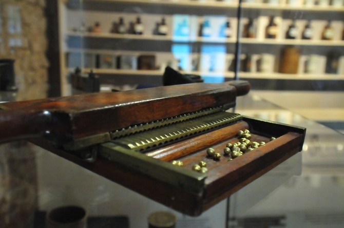 Tyniec. Wystawa "W klasztornej aptece"