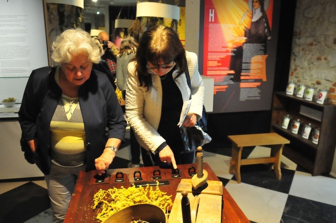 Tyniec. Wystawa "W klasztornej aptece"