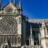 Macron chce jednak odbudowy katedry Notre-Dame w starym stylu