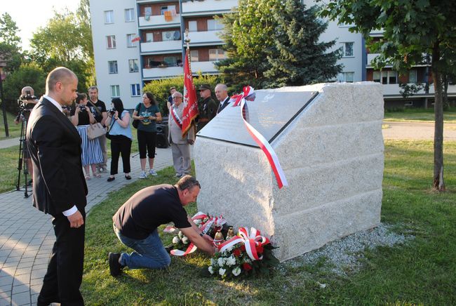 Stalowa Wola. Rocznicowe uroczystości na skwerze obok kościoła pw. św. Floriana.