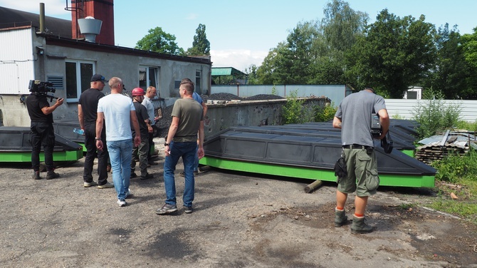 Wymiana łodzi w Sztolni Czarnego Pstrąga