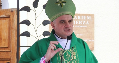 Bp Włodarczyk: Słowa są narzędziem budowania więzi z Bogiem i ludźmi