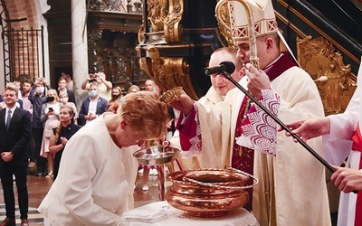 ▲	Sakramentu udzielił bp Zbigniew Zieliński.