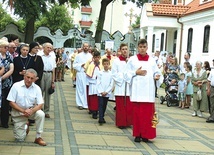 Uroczystości odpustowe gromadzą co roku licznych wiernych.