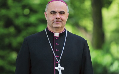 ▲	Biskup Bab podkreśla rolę bezpośredniego przekazu wiary.