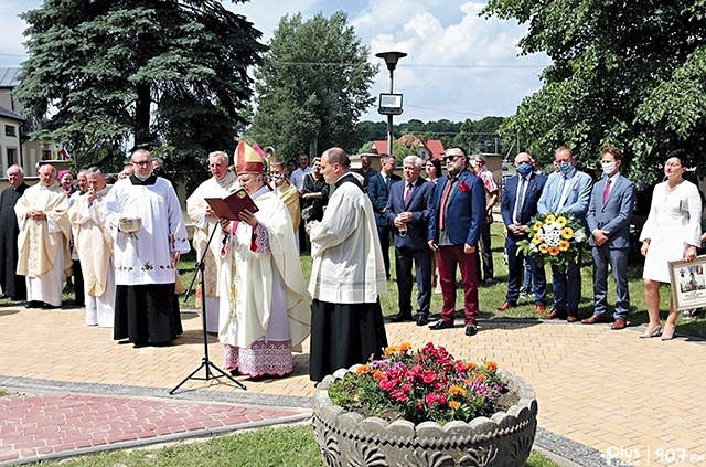 ▲	Rocznicowym obchodom przewodniczył bp Henryk Tomasik.