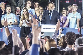 – Obudziliśmy się i nie damy się ponownie uśpić – zapewniał podczas wieczoru wyborczego Rafał Trzaskowski, obiecując walkę o wolne sądy, konstytucję i prawa kobiet.