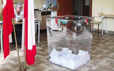 W lokalu wyborczym  na Złotych Łanach w Bielsku-Białej.