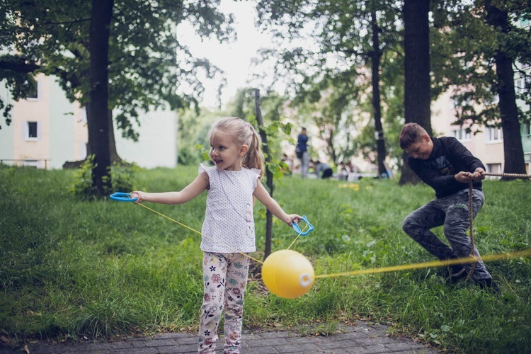 "Lato na podwórku"