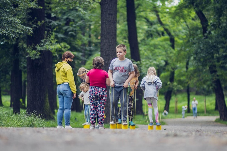 "Lato na podwórku"