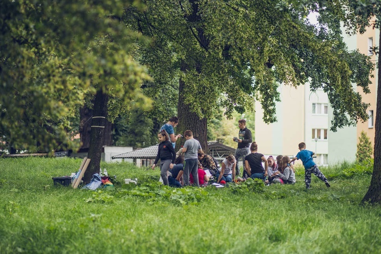 "Lato na podwórku"