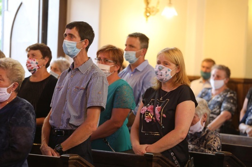 Modlitwa przy trumnie śp. ks. kan. Jana Krysty w Lipowej