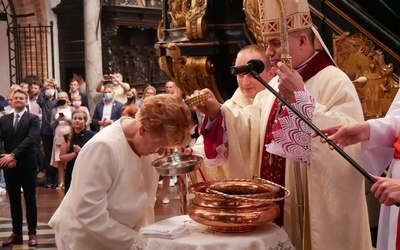 Szafarzem sakramentu był bp Zbigniew Zieliński.