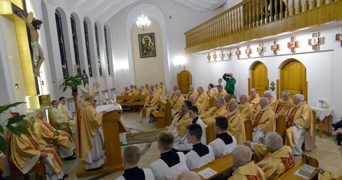 Rok 2019. Msza św. pod przewodnictwem bp. Henryka Tomasika w kaplicy Domu Księży Seniorów.